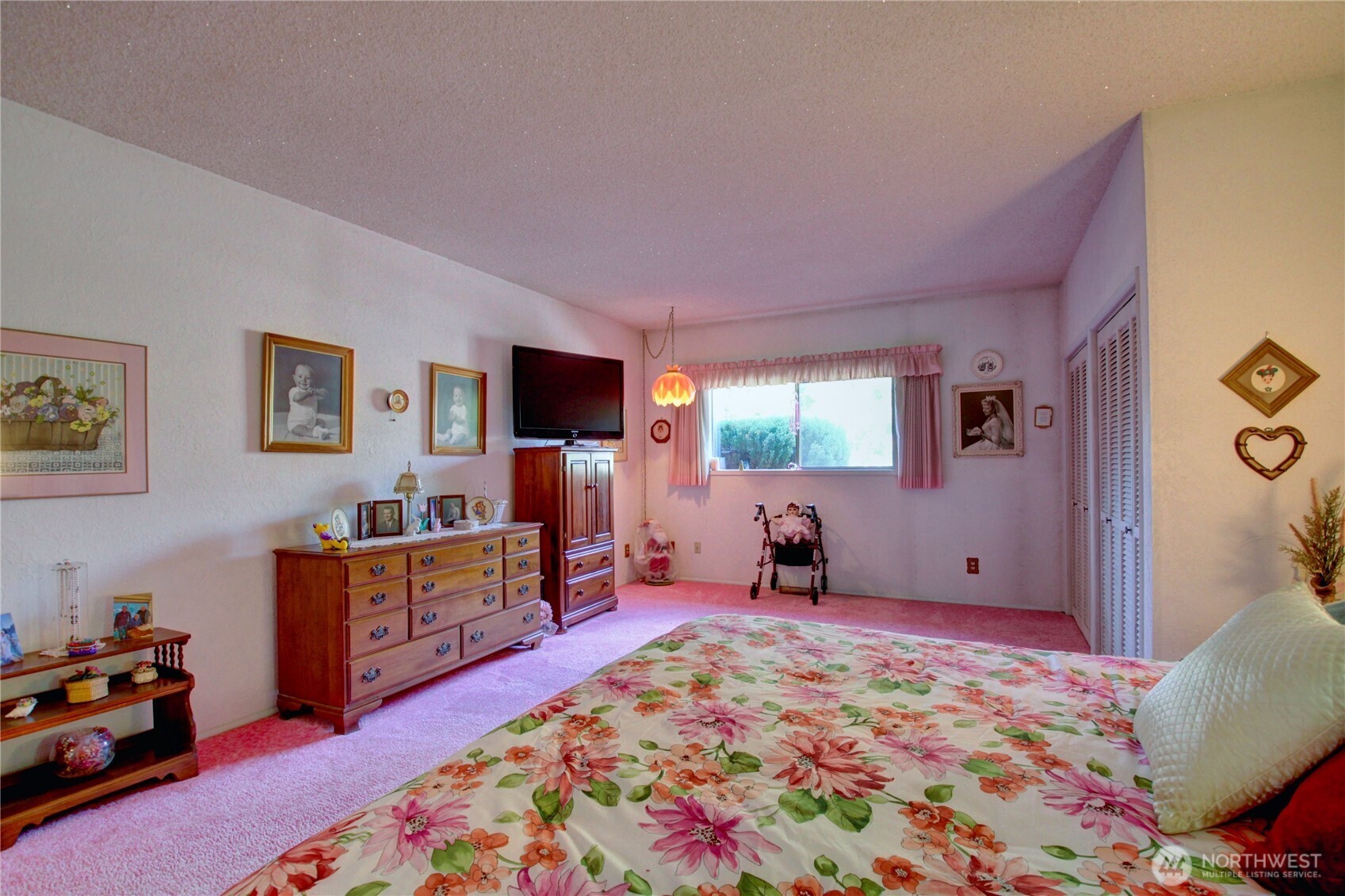 2310 Alison Avenue Mount Vernon, WA 98273 - Photo 20 of 39 a bedroom with furniture and a flat screen tv
