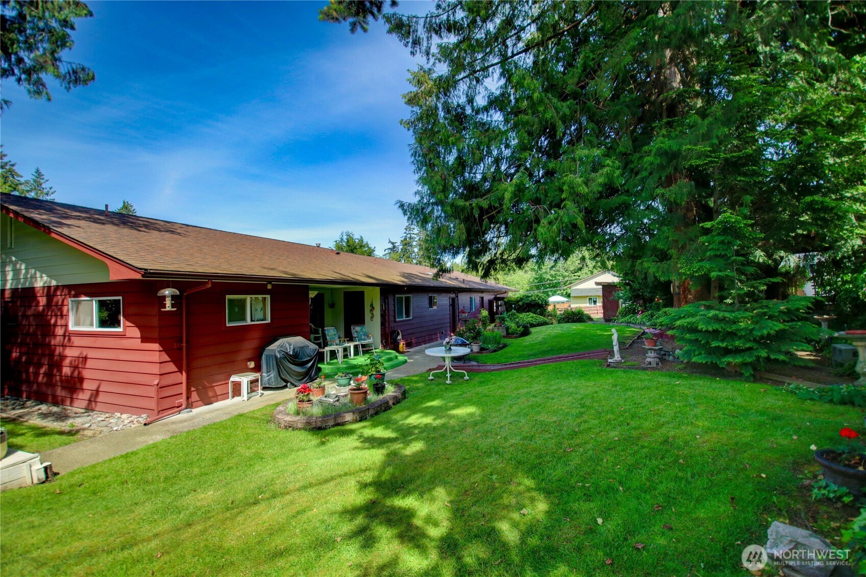 2310 Alison Avenue Mount Vernon, WA 98273 - Photo 31 of 39 a front view of a house with a garden