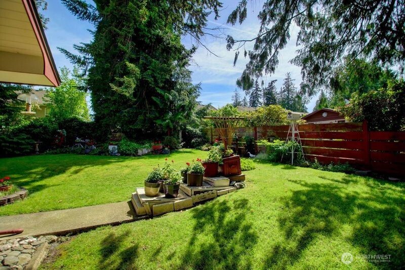 2310 Alison Avenue Mount Vernon, WA 98273 - Photo 38 of 39 a view of a backyard with sitting area