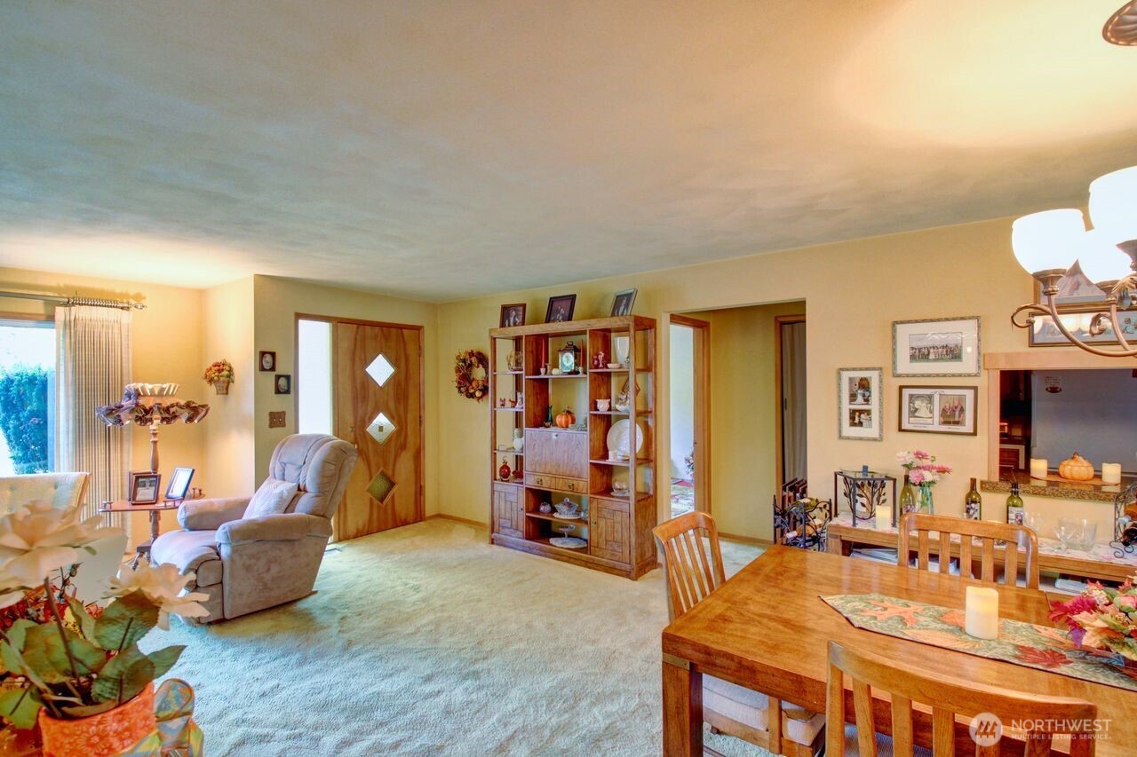 2310 Alison Avenue Mount Vernon, WA 98273 - Photo 5 of 39 a living room with furniture and wooden floor