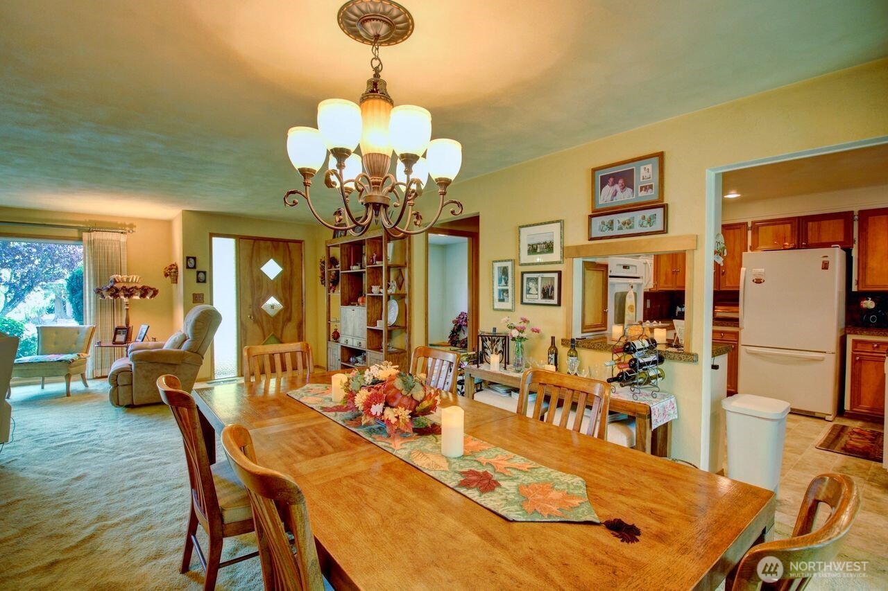 2310 Alison Avenue Mount Vernon, WA 98273 - Photo 9 of 39 a view of a dining room and livingroom