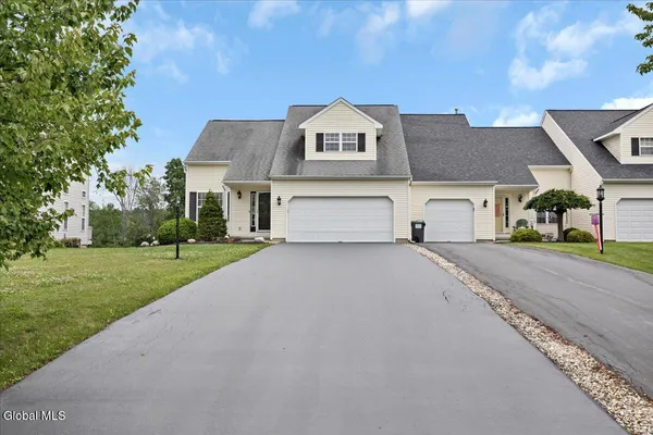 $389,000 | 42 A Raylinsky Lane, Halfmoon, NY 12118