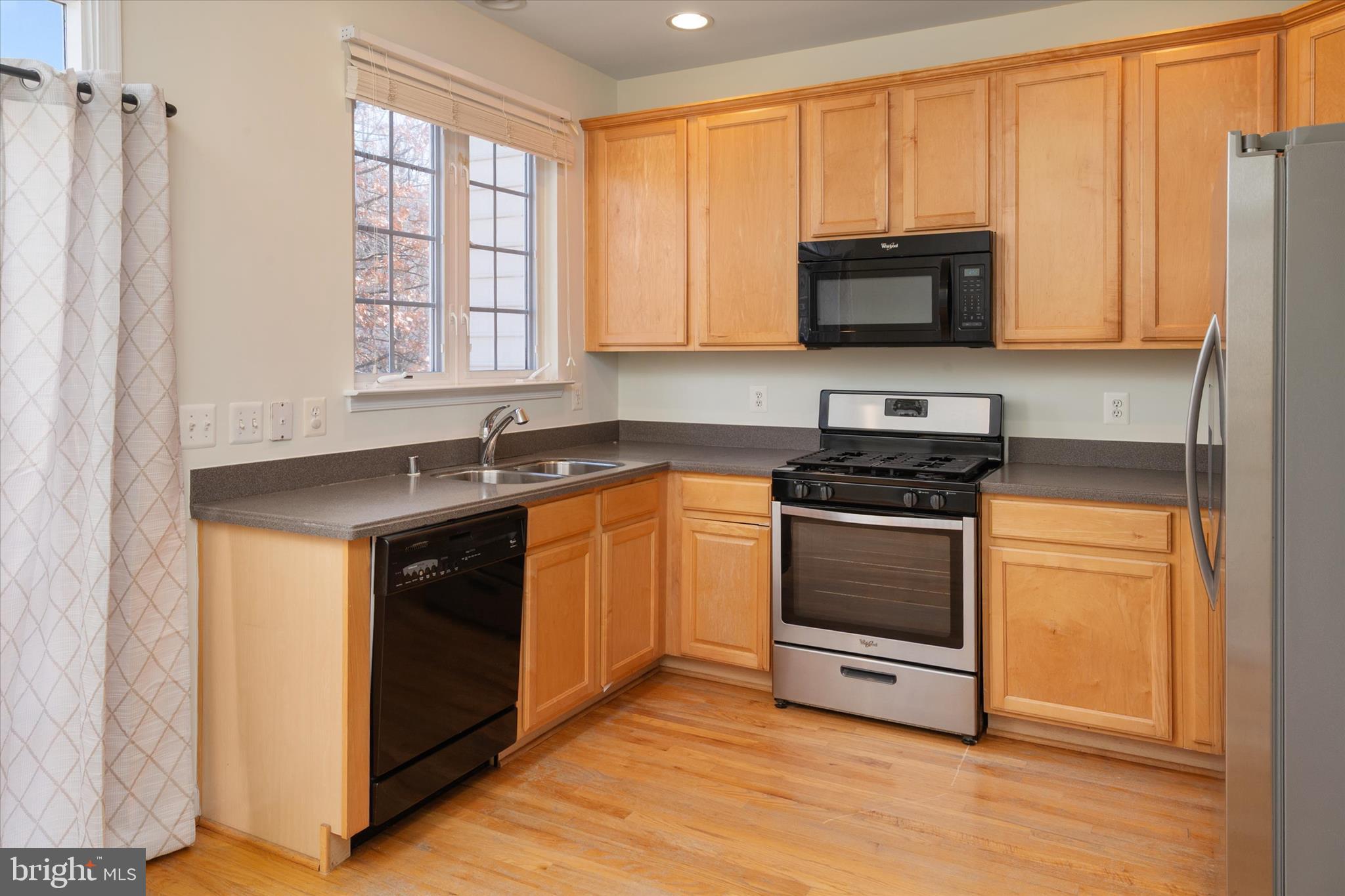 8129 Mississippi Road Laurel, MD 20724 - Photo 10 of 34 Gas cooking!