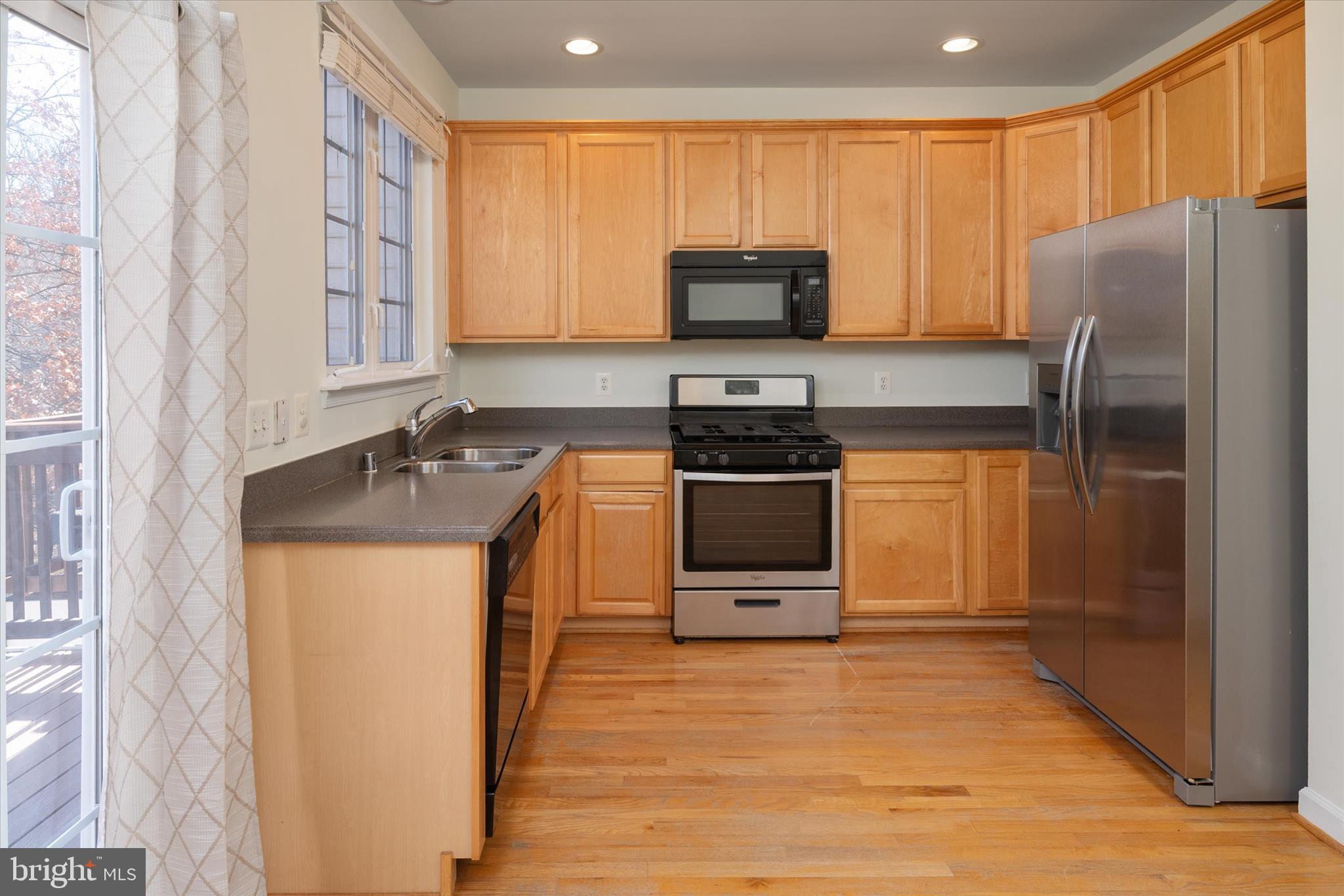8129 Mississippi Road Laurel, MD 20724 - Photo 11 of 34 Stainless steel appliances !