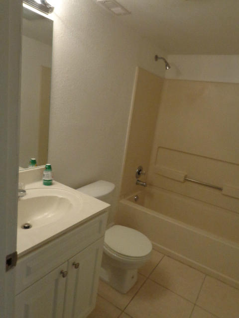 8117 Severn Drive, Unit C Boca Raton, FL 33433 - Photo 15 of 16 Bathroom in second bedroom