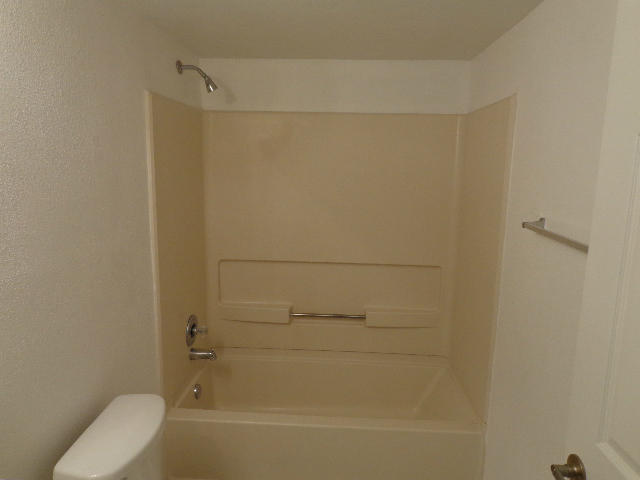 8117 Severn Drive, Unit C Boca Raton, FL 33433 - Photo 16 of 16 Second bedroom bathroom
