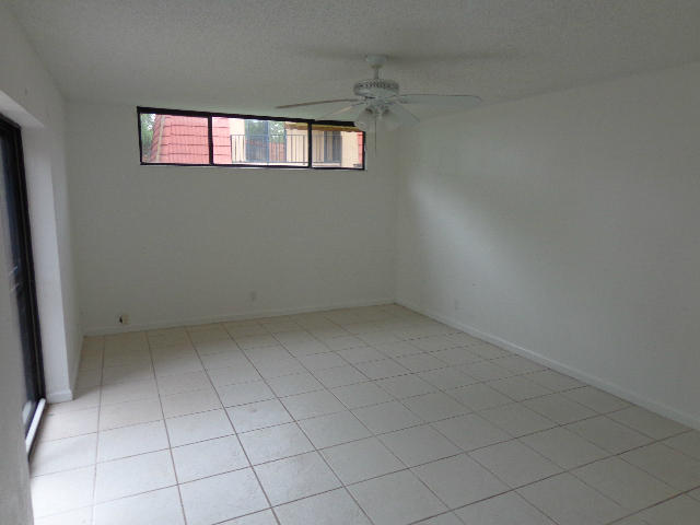 8117 Severn Drive, Unit C Boca Raton, FL 33433 - Photo 4 of 16 Living room