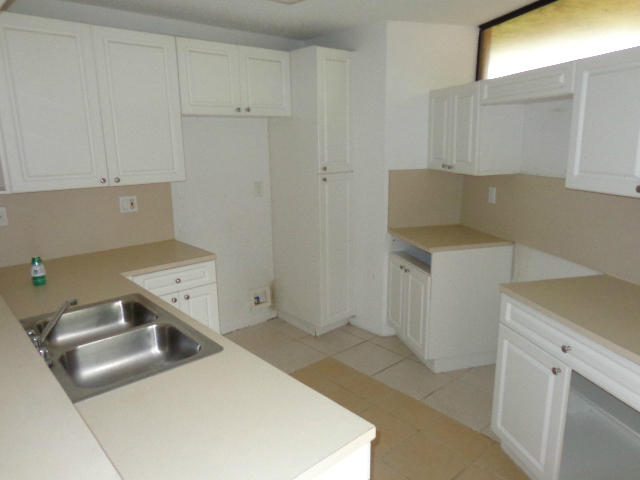 8117 Severn Drive, Unit C Boca Raton, FL 33433 - Photo 6 of 16 Kitchen
