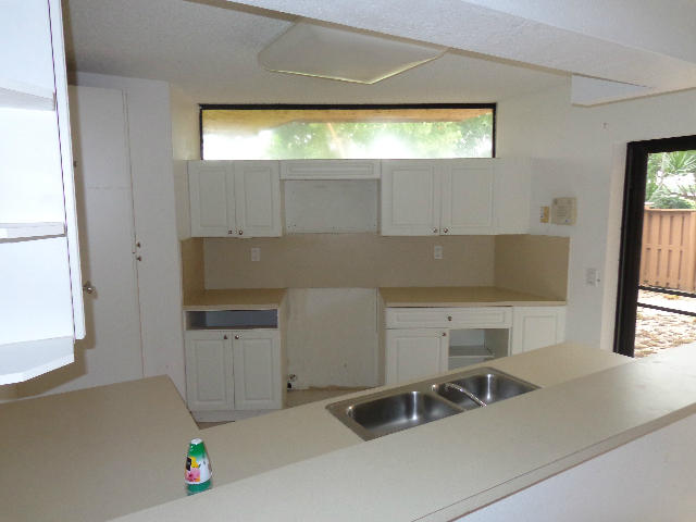 8117 Severn Drive, Unit C Boca Raton, FL 33433 - Photo 7 of 16 Kitchen