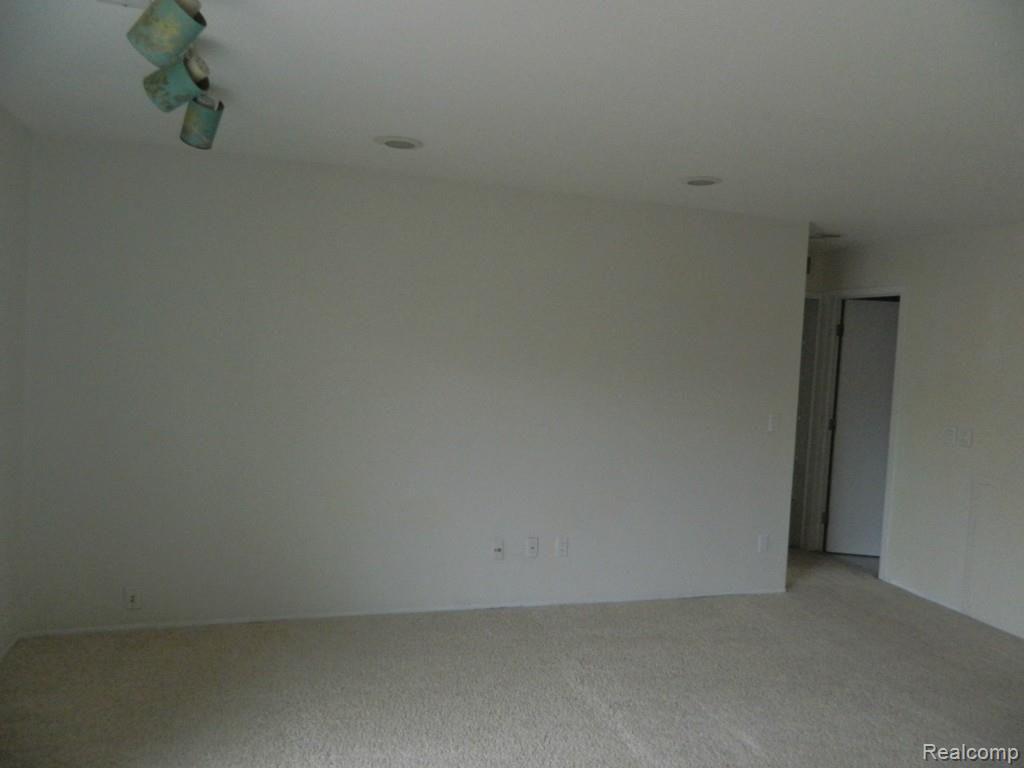 30078 West Twelve Mile Road, Unit 106 Farmington, MI 48334 - Photo 4 of 12
