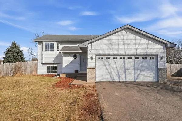 $300,000 | 601 Horseshoe Lane, Braham, MN 55006