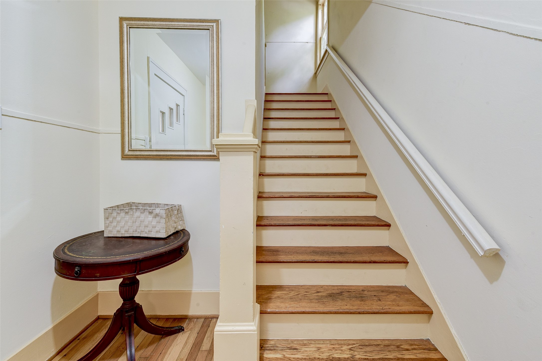 1737 Branard Street Houston, TX 77098 - Photo 13 of 29 Upstairs to Unit 2!