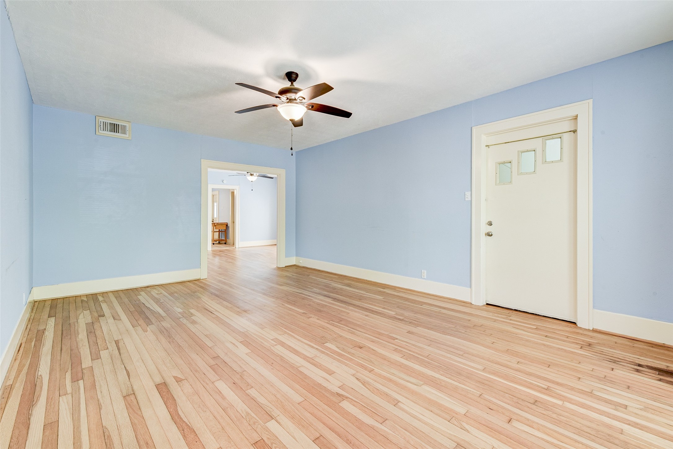 1737 Branard Street Houston, TX 77098 - Photo 5 of 29 Welcome to unit 1 at 1737 Branard.