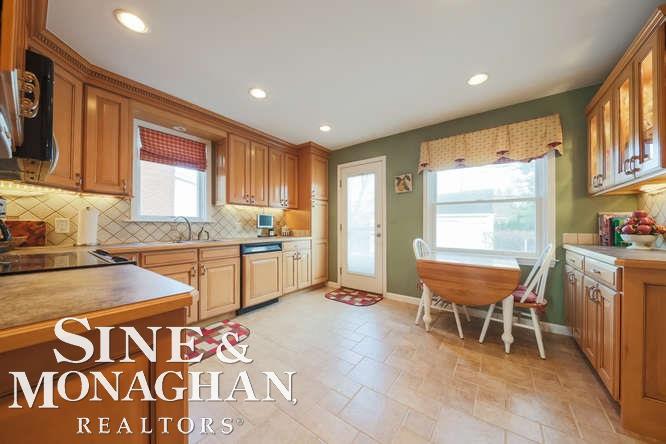 1660 Fairholme Road Grosse Pointe Woods, MI 48236 - Photo 11 of 32