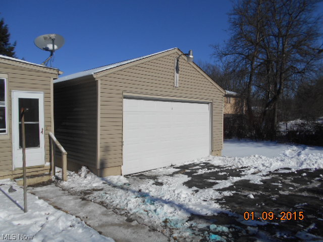 1077 Diagonal Road Akron, OH 44320 - Photo 2 of 15