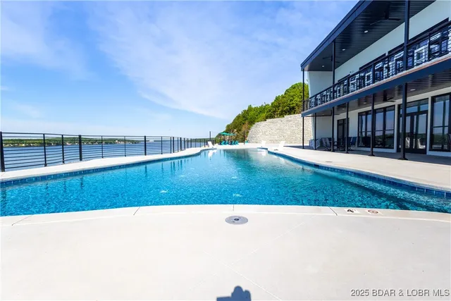 $430,460 | 100 Blue Heron Hill Lane, Unit 105, Lake Ozark, MO 65049