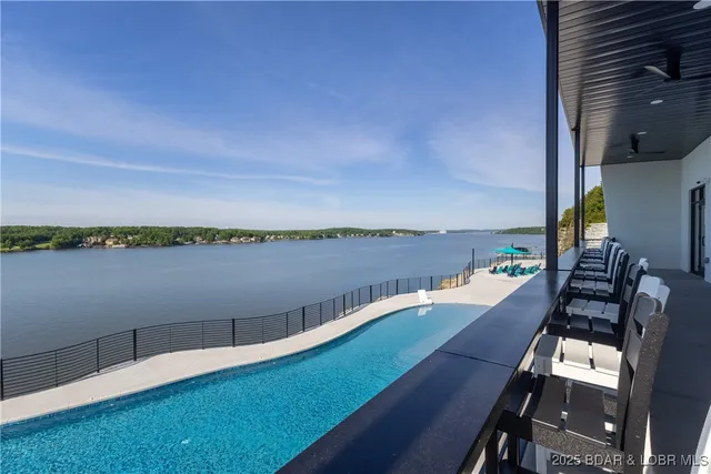 $430,460 | 100 Blue Heron Hill Lane, Unit 105, Lake Ozark, MO 65049