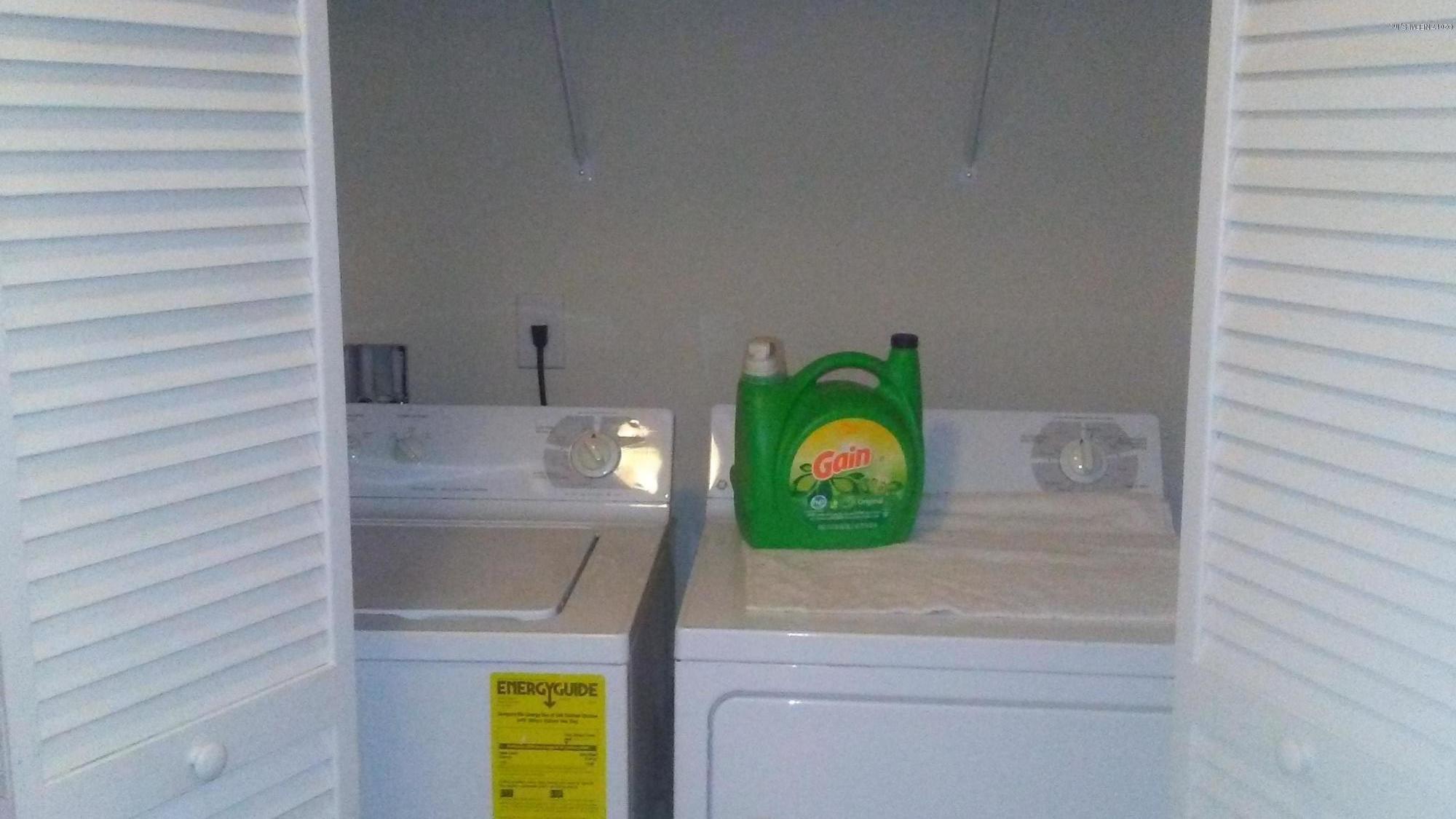 8906 Sibbald Road Jacksonville, FL 32208 - Photo 5 of 10 laundry room