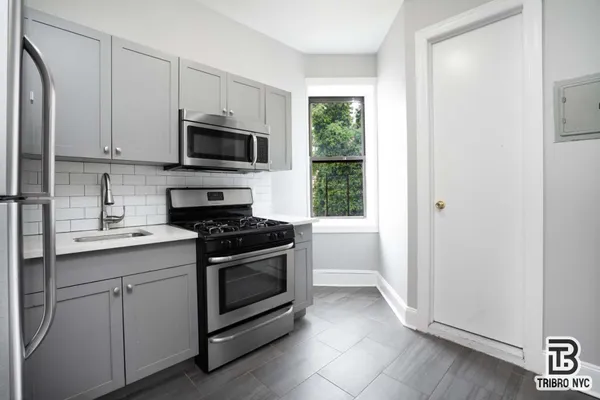 $2,575 | 688 10th Avenue, Unit 3S | Hell's Kitchen