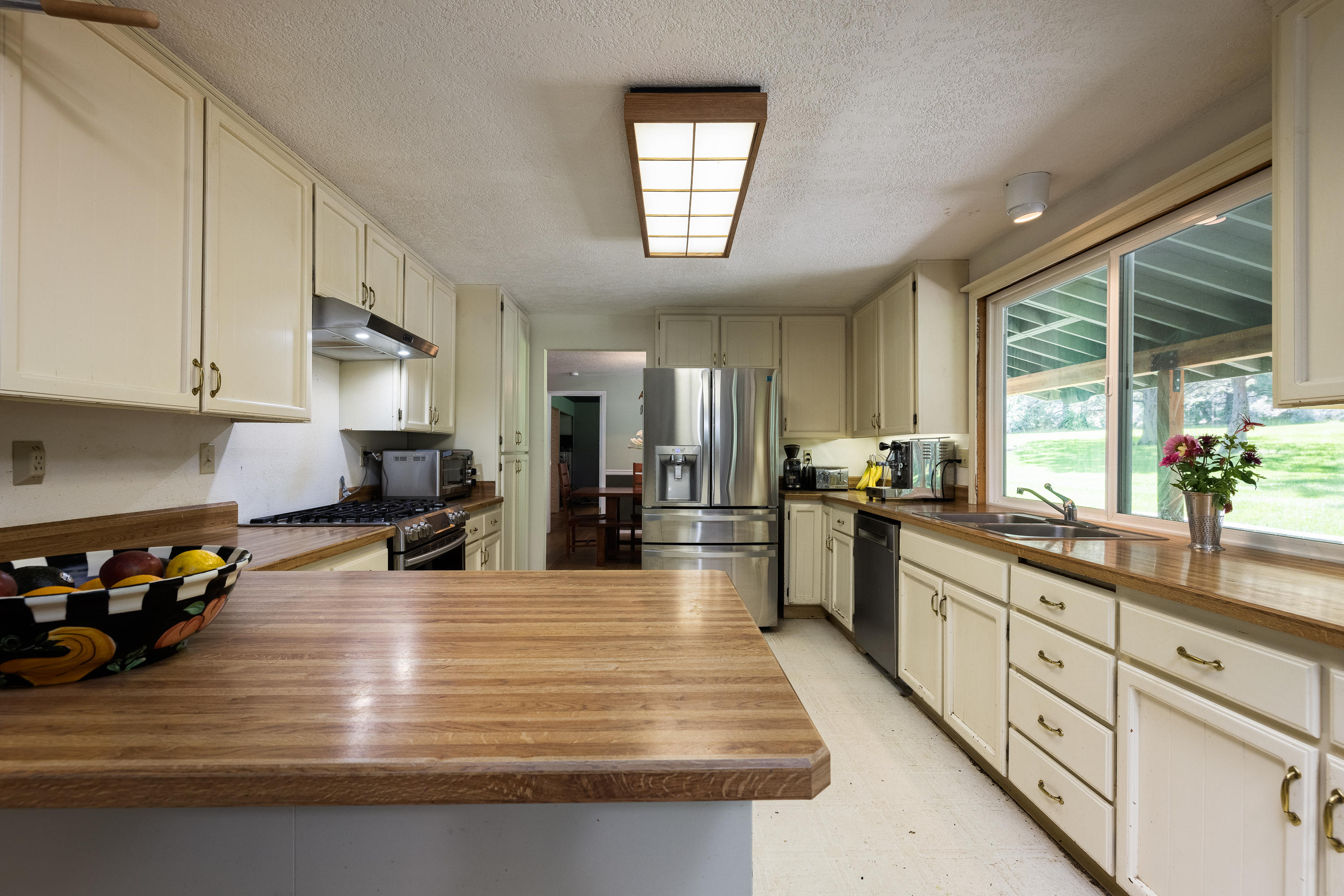 20415 Whistle Punk Road Bend, OR 97702 - Photo 19 of 36 Kitchen