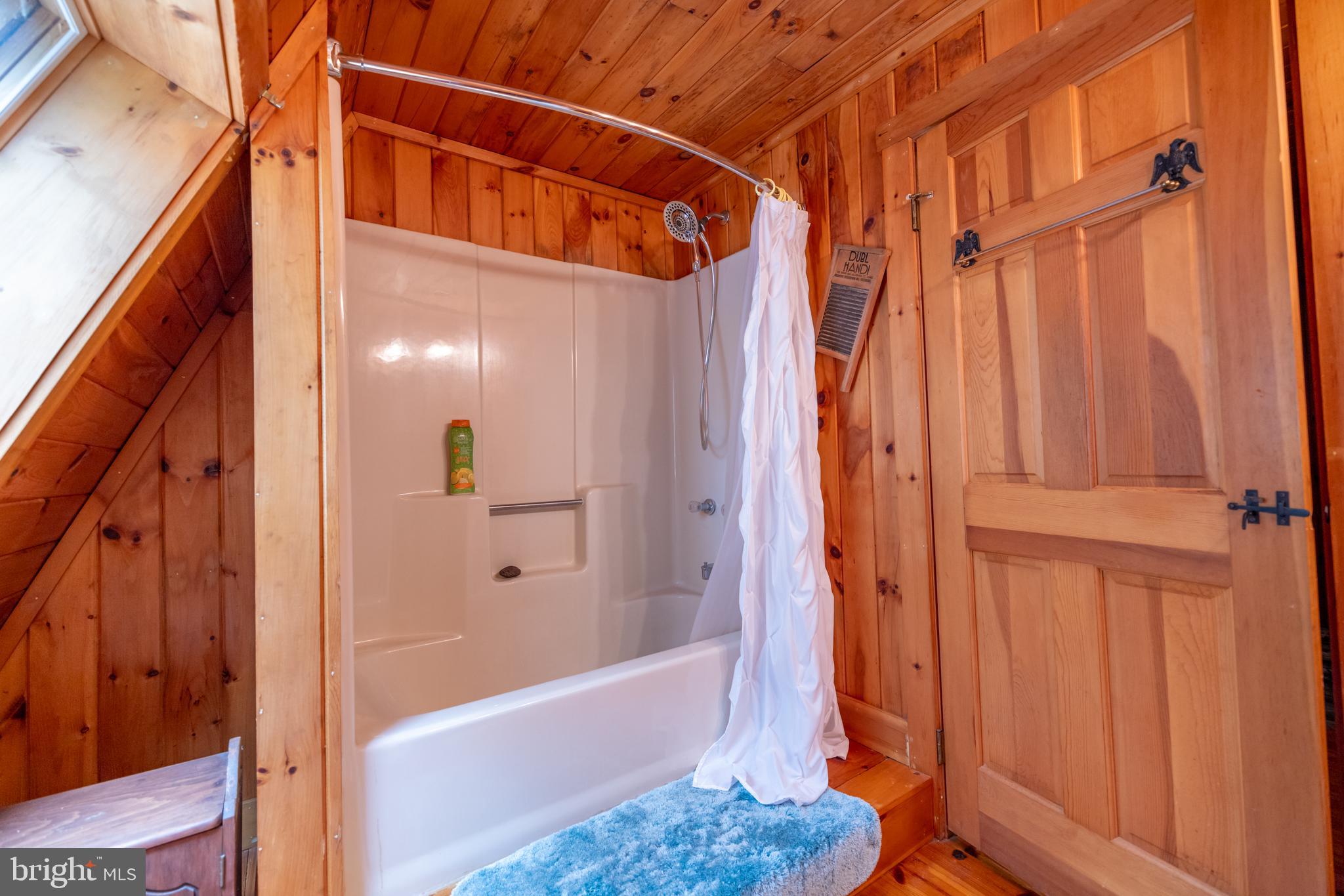 111 Mill Road Thornton, PA 19373 - Photo 27 of 70 Second floor full bath