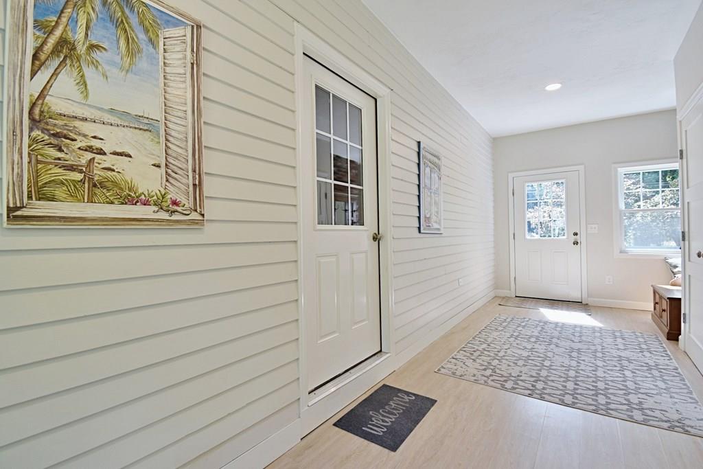 33 Richards Road Southborough, MA 01772 - Photo 6 of 34 Gallery Image 6