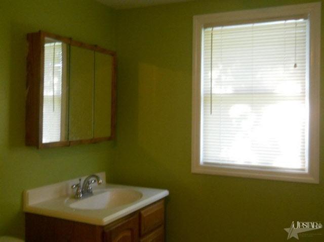 421 North Ash Street Butler, IN 46721 - Photo 11 of 14