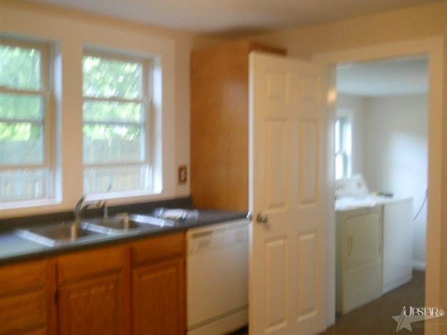 421 North Ash Street Butler, IN 46721 - Photo 5 of 14