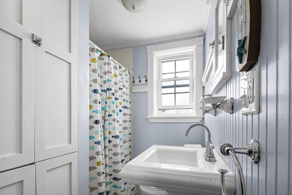 36 Ocean Road North Duxbury, MA 02332 - Photo 17 of 36 a bathroom with a bathtub and shower