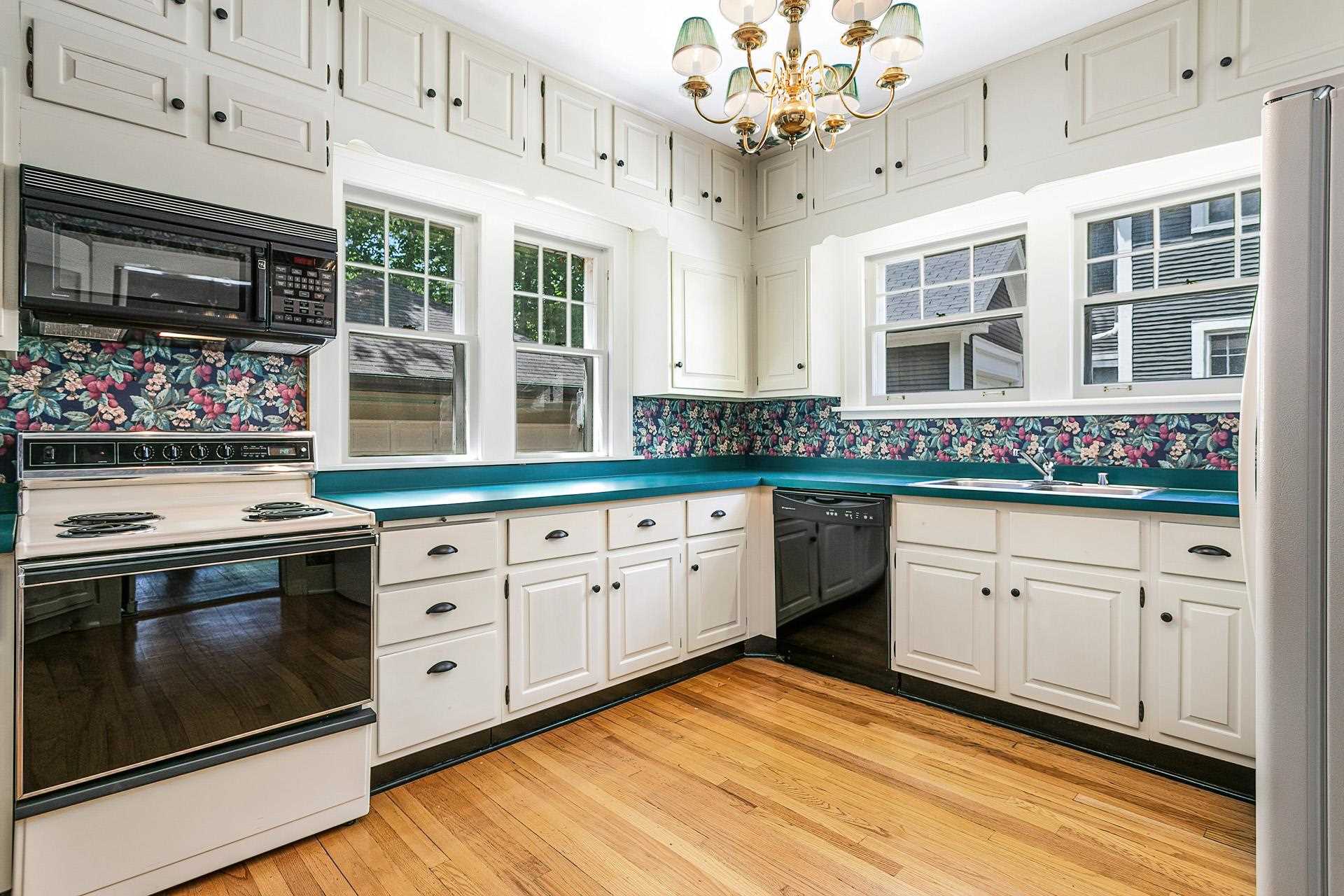 148 Forest Road Davenport, IA 52803 - Photo 14 of 44 Gallery Image 14