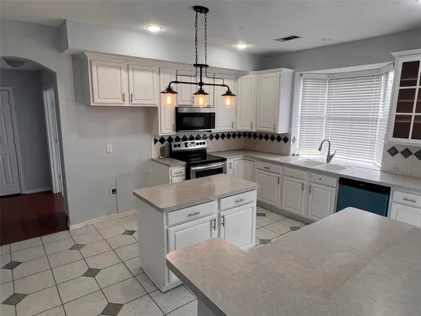 $2,900 | 411 Chatham Street, Sunnyvale, TX 75182