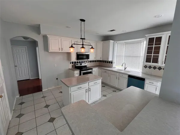 $2,900 | 411 Chatham Street, Sunnyvale, TX 75182