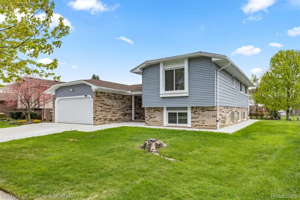 $469,900 | 45561 Edgewood Court, Canton, MI 48187