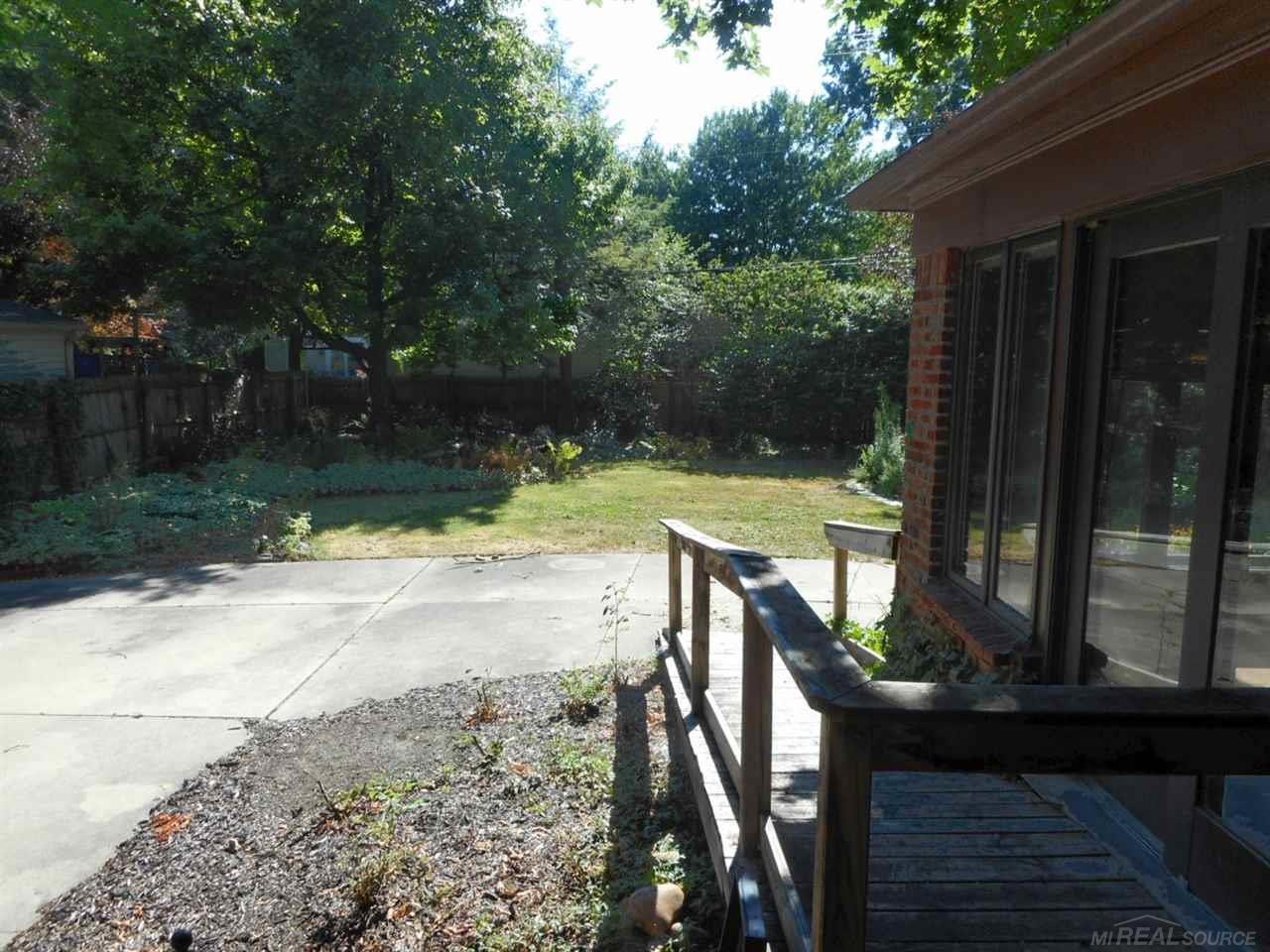 425 Lincoln Road Grosse Pointe, MI 48230 - Photo 18 of 19 31297048-17.JPG