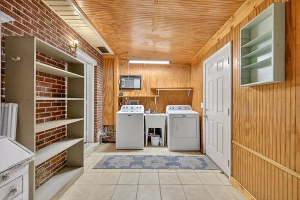 a view of a storage & utility room