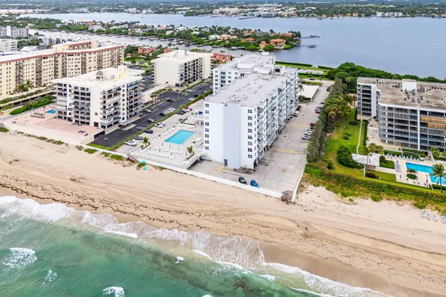 a view of building with yard