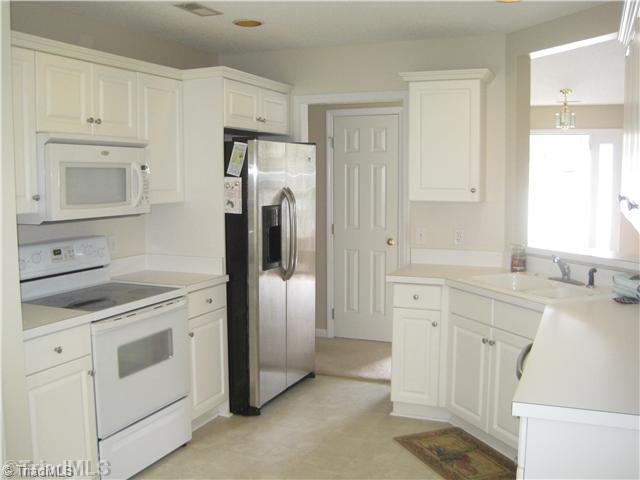 4101 Chilton Way High Point, NC 27265 - Photo 5 of 11 Kitchen.
