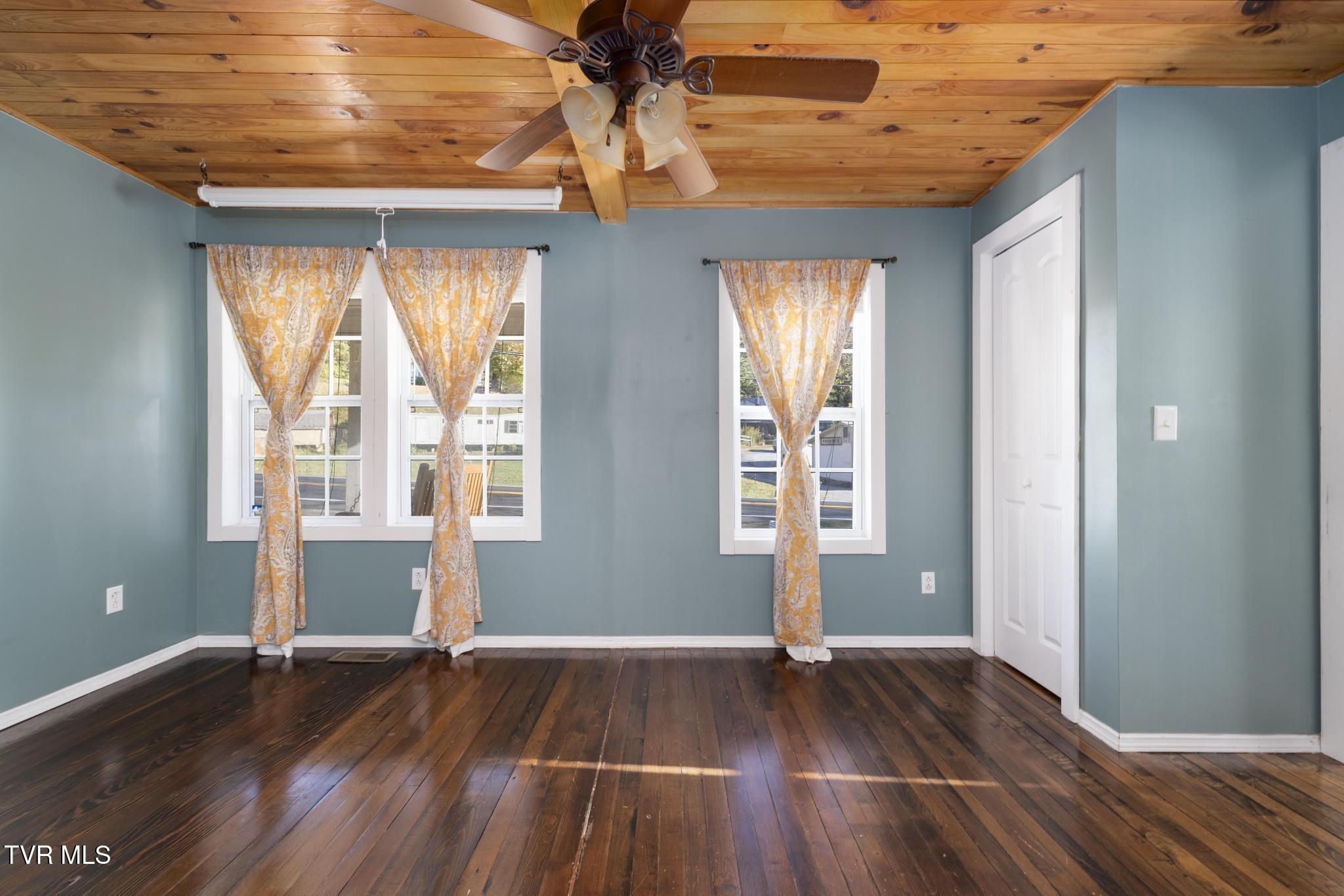 3006 Gap Creek Road Hampton, TN 37658 - Photo 17 of 42 IMG_2024