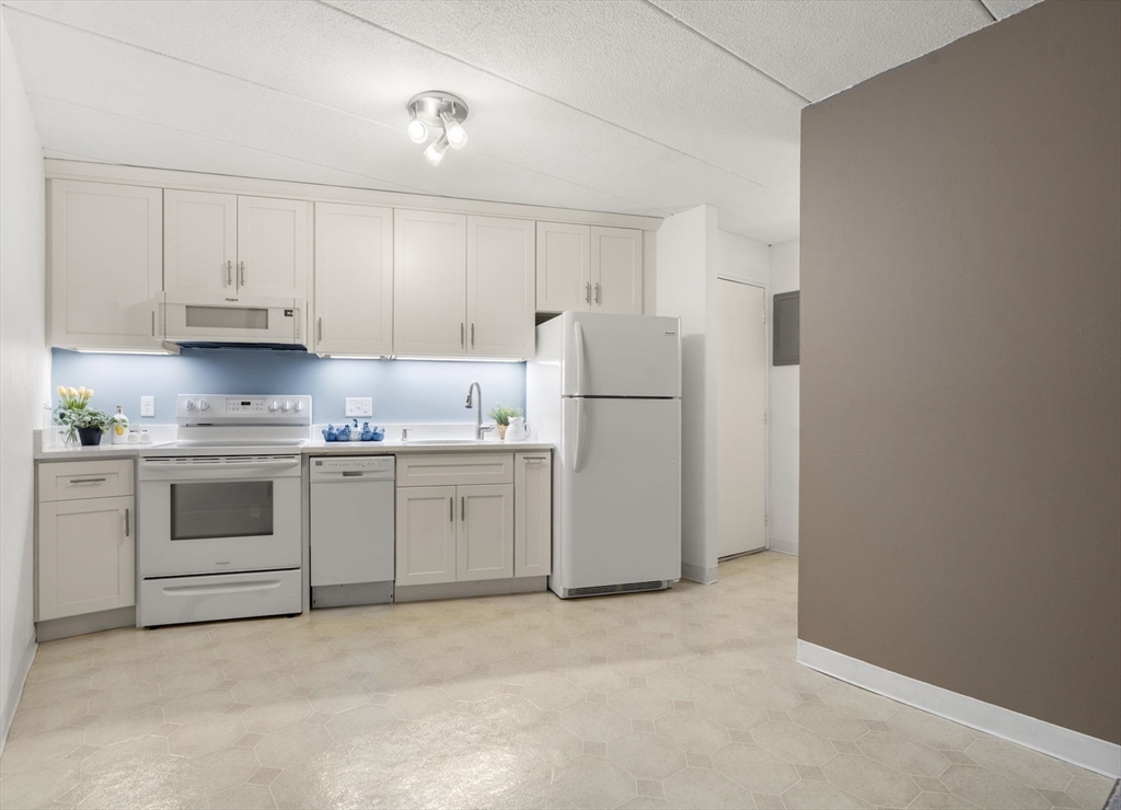 152 Turner Road, Unit 52 Holliston, MA 01746 - Photo 2 of 15