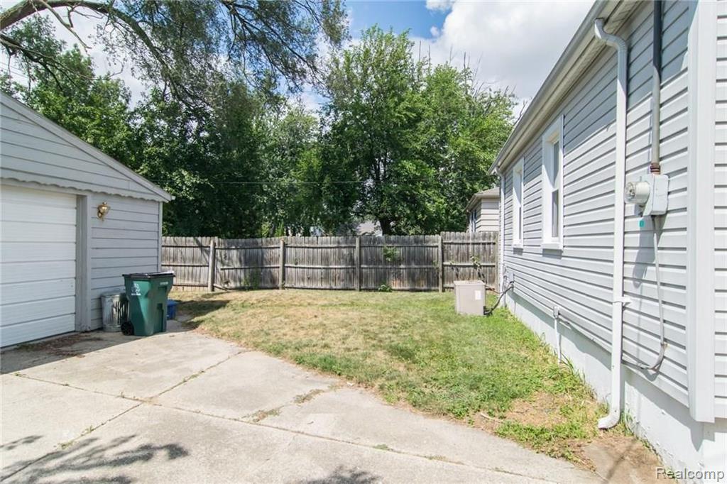 3083 Cumberland Road Berkley, MI 48072 - Photo 35 of 42