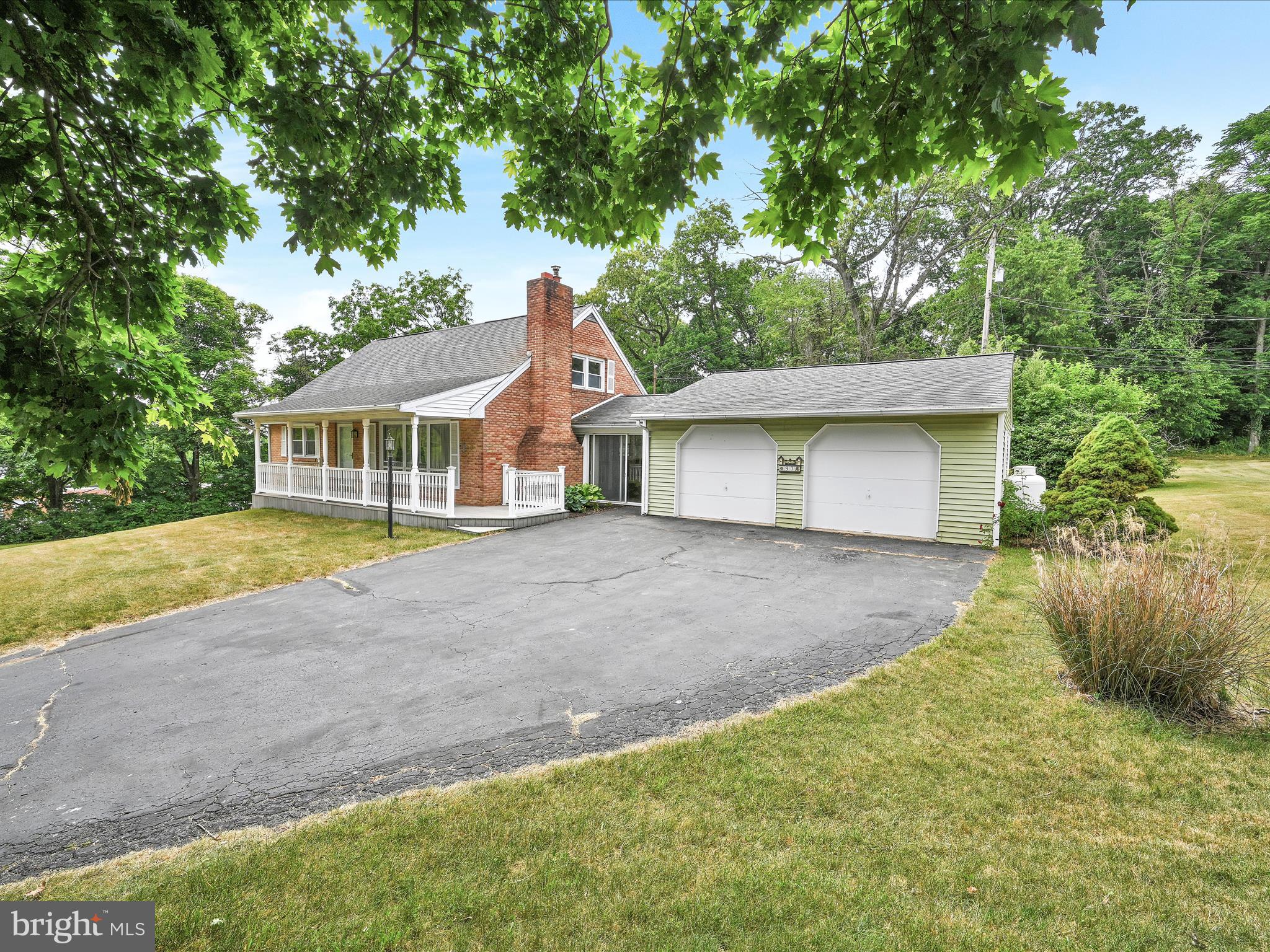 97 Schoolhouse Road Middletown, PA 17057 - Photo 3 of 28 front