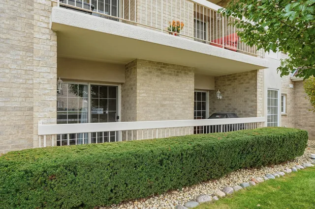 $264,900 | 7767 Bristol Park Drive, Unit 1NW, Tinley Park, IL 60477