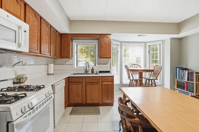 $264,900 | 7767 Bristol Park Drive, Unit 1NW, Tinley Park, IL 60477