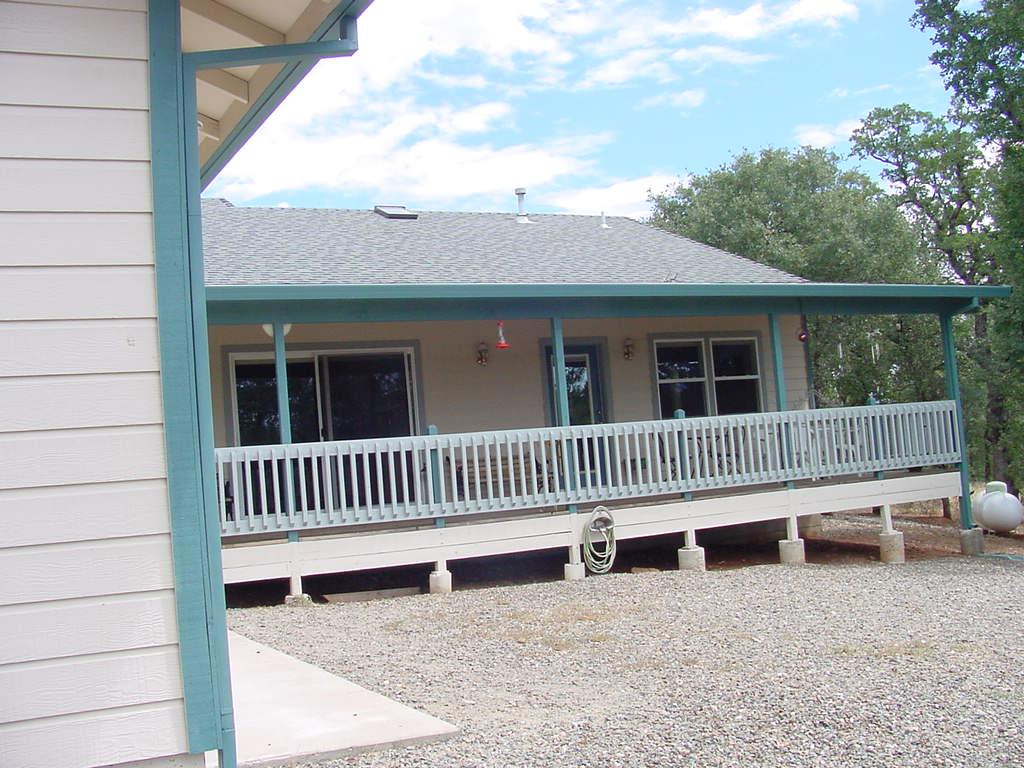 18713 Saddleback Ridge Road Cottonwood, CA 96022 - Photo 3 of 6 Back porch