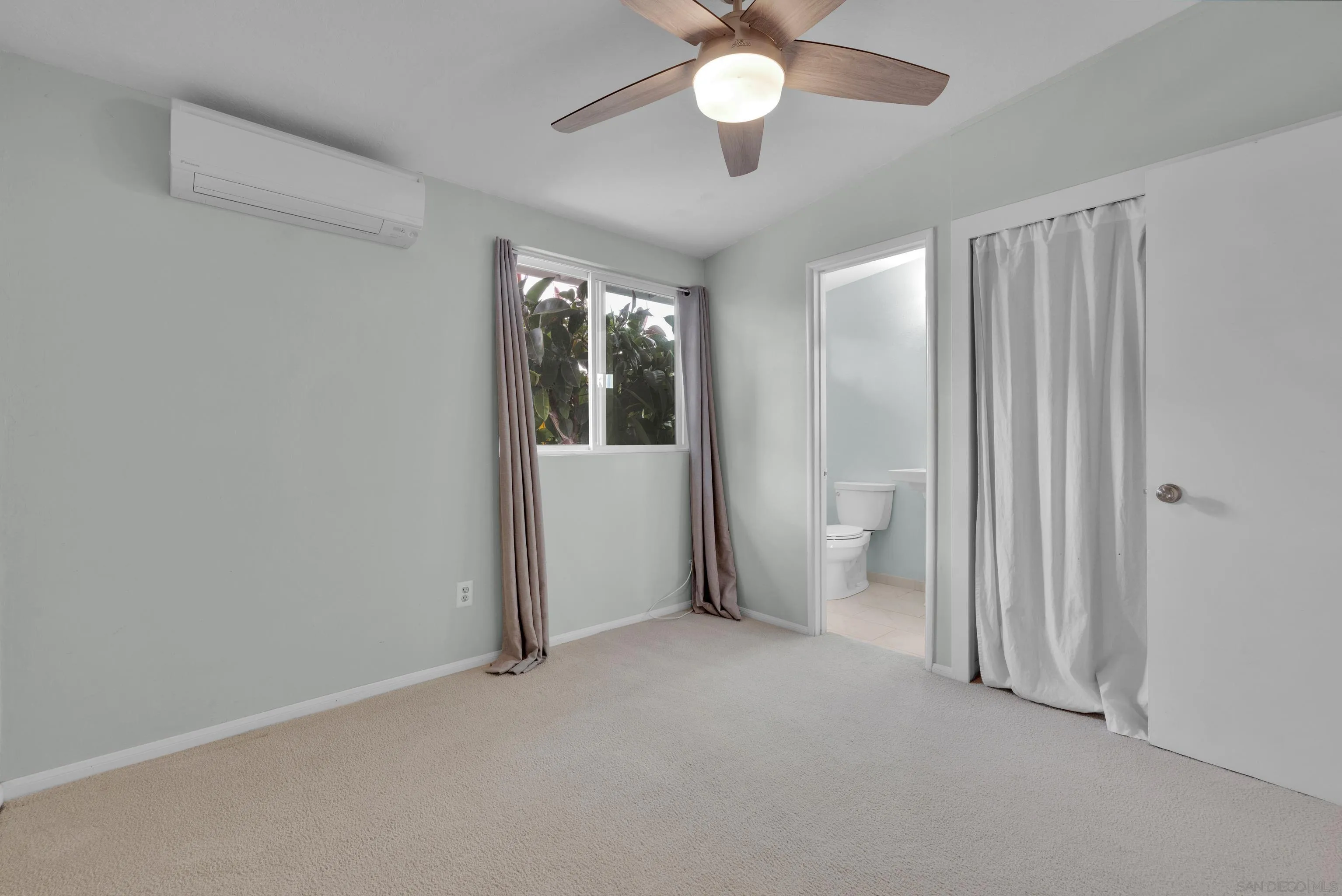 13834 Tobiasson Road Poway, CA 92064 - Photo 21 of 31 an empty room with windows and closet