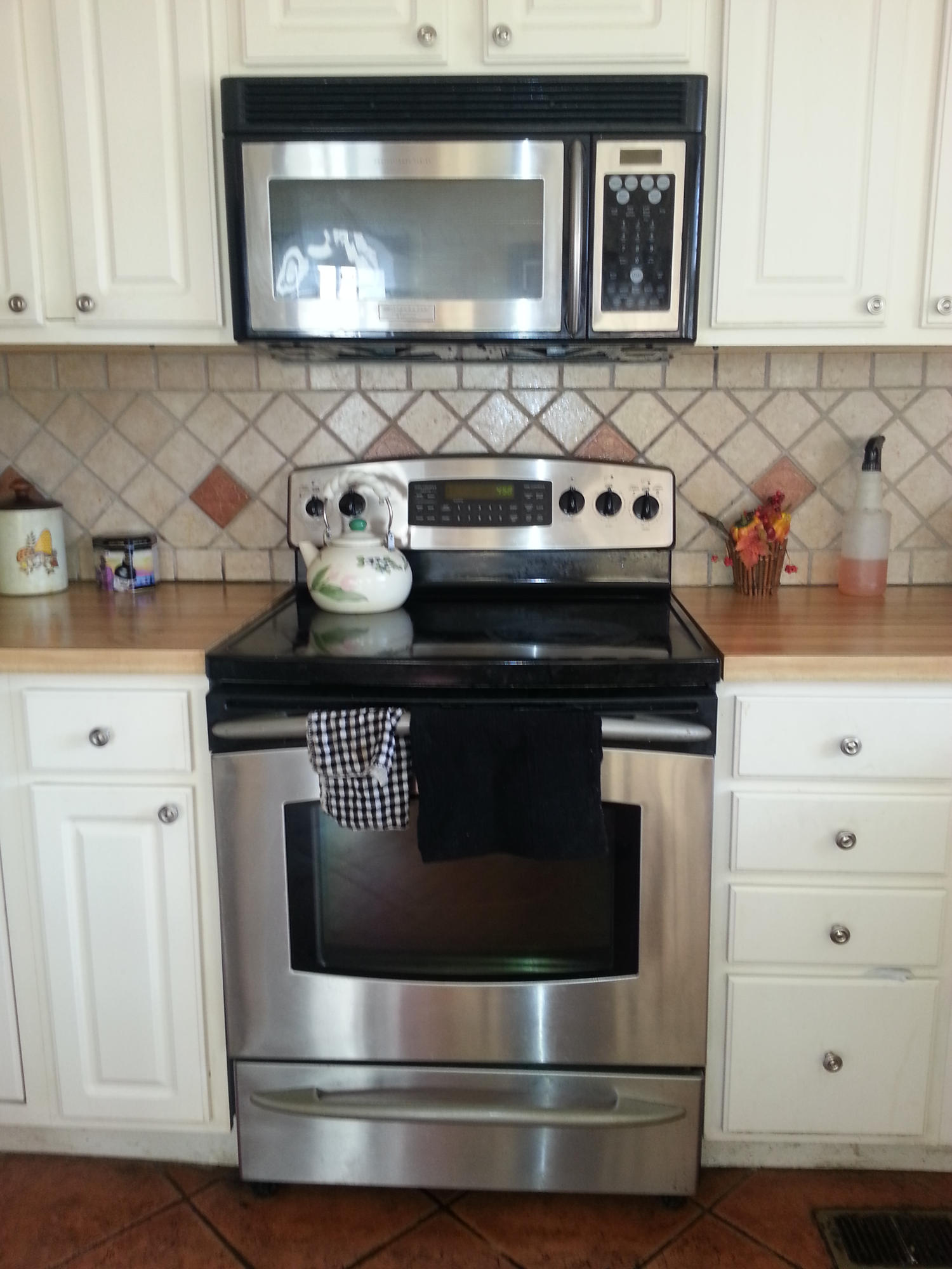 3109 Sanderson Road Knoxville, TN 37921 - Photo 4 of 5 sanderson kitchen 2