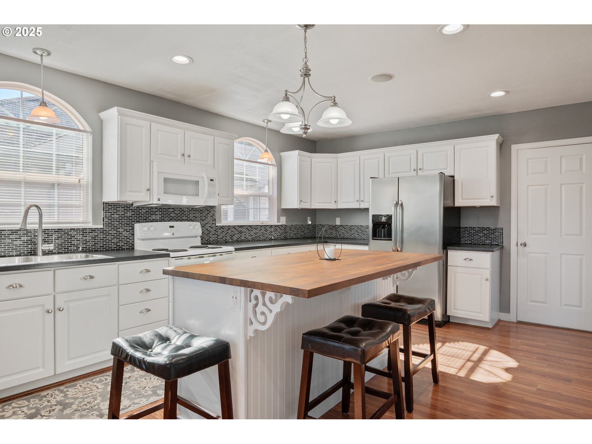 1 Southwest D Street Castle Rock, WA 98611 - Photo 12 of 40 a kitchen with stainless steel appliances granite countertop a sink a stove a refrigerator and island