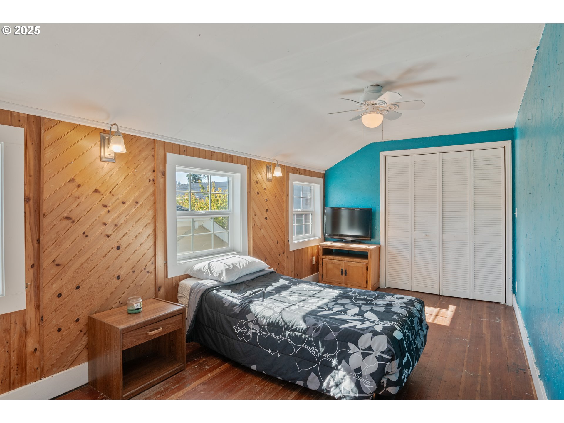 1 Southwest D Street Castle Rock, WA 98611 - Photo 18 of 40 a bedroom with a bed and a flat screen tv