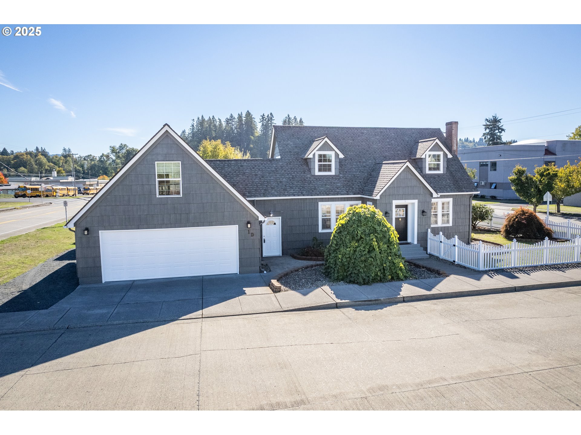 1 Southwest D Street Castle Rock, WA 98611 - Photo 3 of 40 a front view of a house with a yard