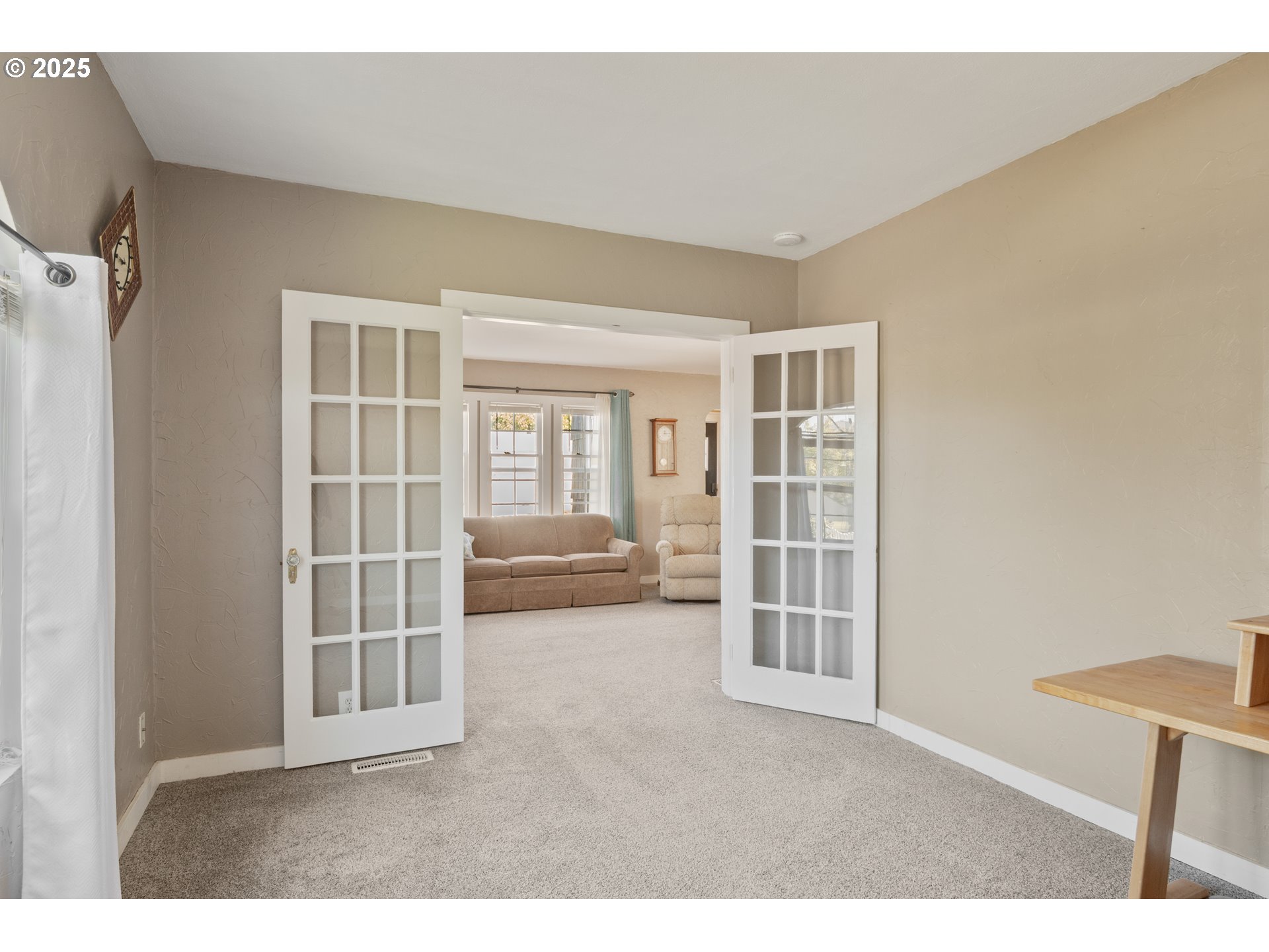 1 Southwest D Street Castle Rock, WA 98611 - Photo 8 of 40 a room with windows and closet